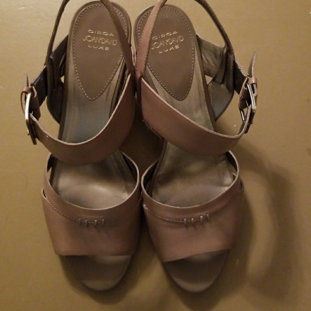 Joan & David luxe